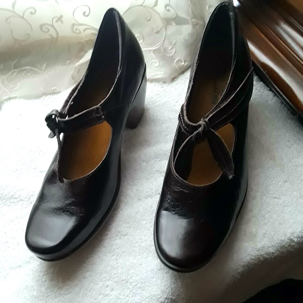 EUC NAOT EU39 Dark brown